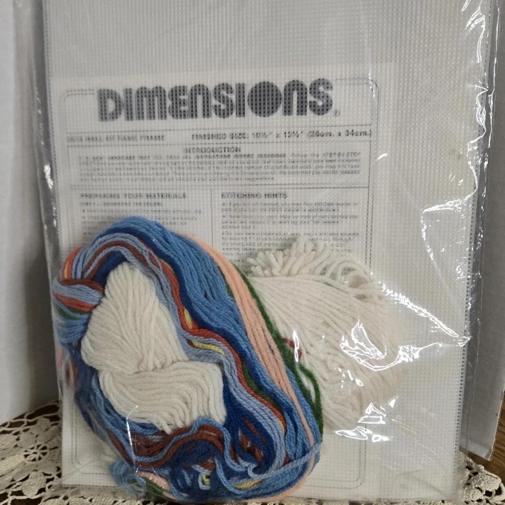 Vintage‎ PlasticPoint Dimensions #2515 Grandmas Hall of Fame Frame kit, NOS,1983